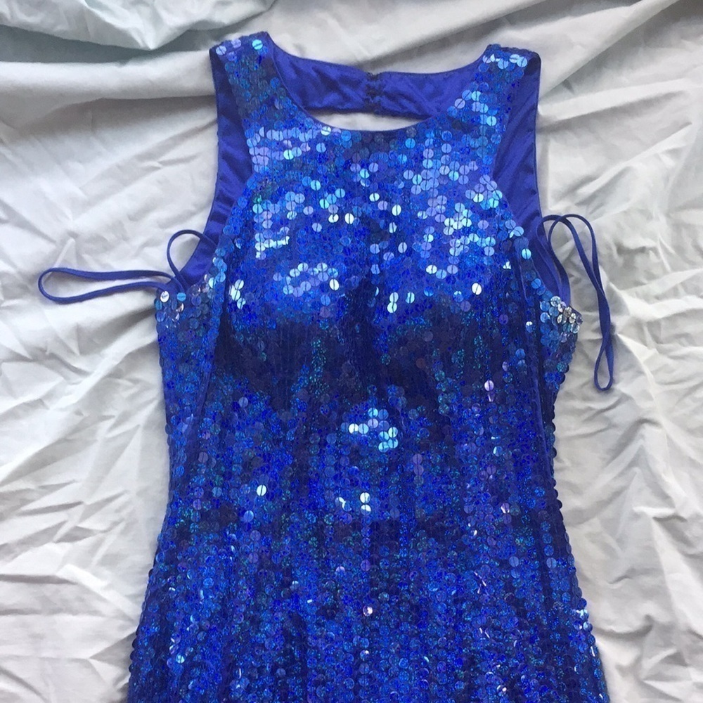 Adrianna Papell blue sequin gown size 4